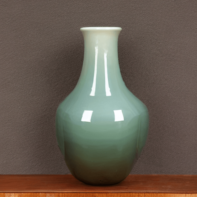 Decorationus---Traven-Bud-Vase
